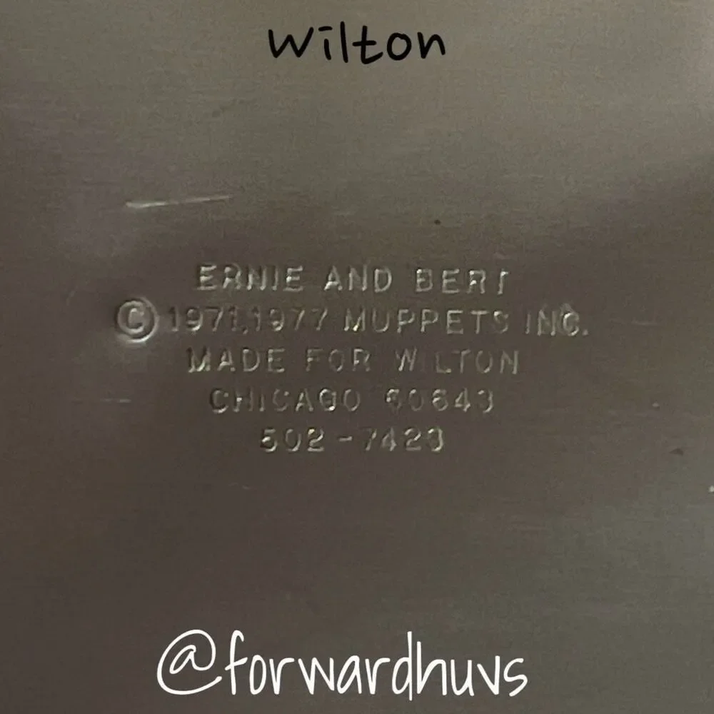 Wilton Vintage 1977 Burt & Ernie Cake Pan